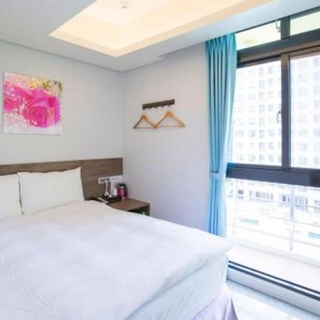 Hotel 九九商旅 Tchaj-čung Exteriér fotografie