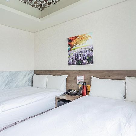 Hotel 九九商旅 Tchaj-čung Exteriér fotografie