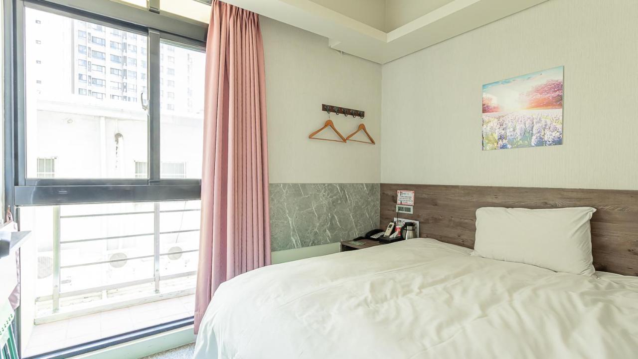 Hotel 九九商旅 Tchaj-čung Exteriér fotografie