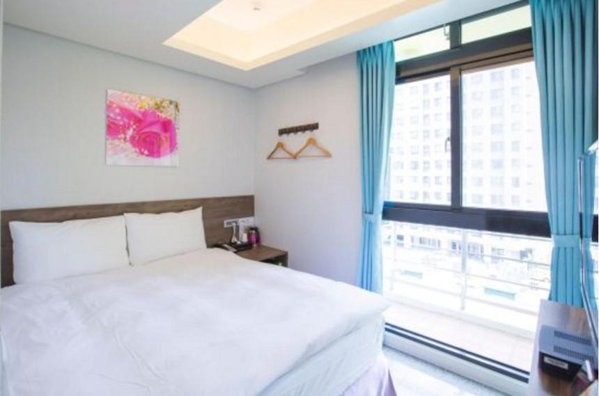 Hotel 九九商旅 Tchaj-čung Exteriér fotografie