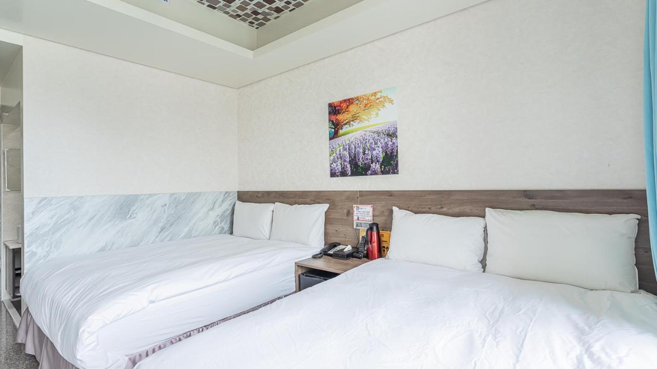 Hotel 九九商旅 Tchaj-čung Exteriér fotografie